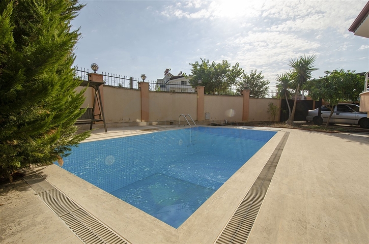 Отдельностоящая вилла 3+1 с мебелью в Гейнюке Кемере 