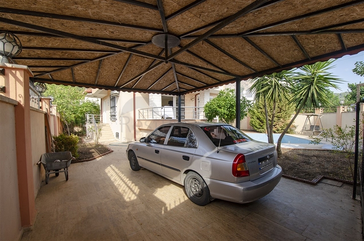 Отдельностоящая вилла 3+1 с мебелью в Гейнюке Кемере 