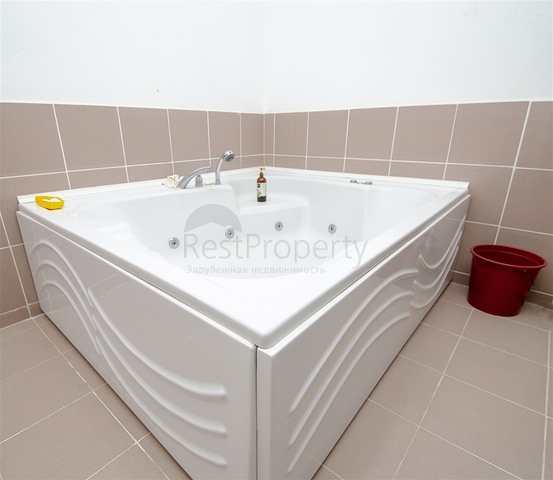 Отдельностоящая вилла 3+1 с мебелью в Гейнюке Кемере 