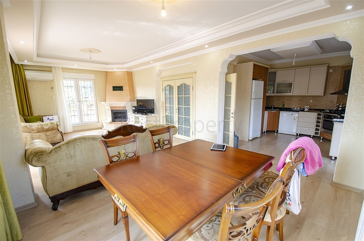 Отдельностоящая вилла 3+1 с мебелью в Гейнюке Кемере 