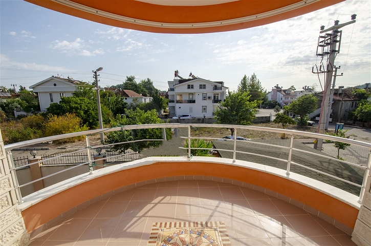 Отдельностоящая вилла 3+1 с мебелью в Гейнюке Кемере 