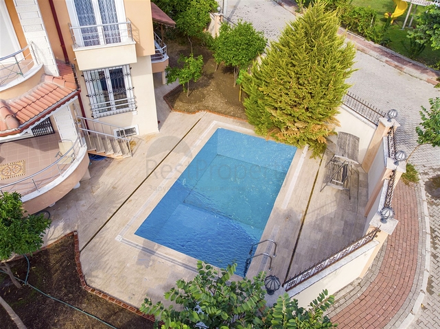 Отдельностоящая вилла 3+1 с мебелью в Гейнюке Кемере 