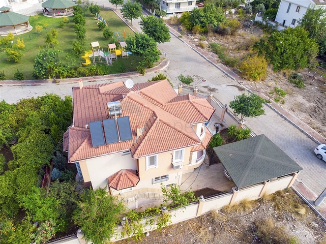 Отдельностоящая вилла 3+1 с мебелью в Гейнюке Кемере 