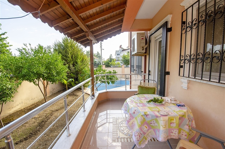 Отдельностоящая вилла 3+1 с мебелью в Гейнюке Кемере 