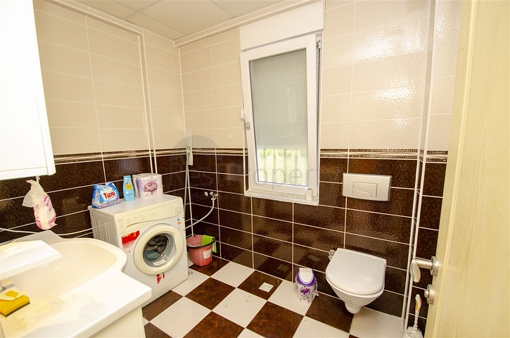 Отдельностоящая вилла 3+1 с мебелью в Гейнюке Кемере 