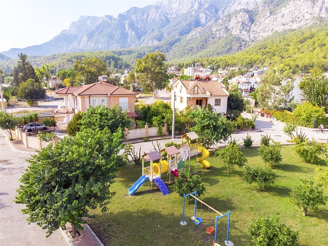 Отдельностоящая вилла 3+1 с мебелью в Гейнюке Кемере 