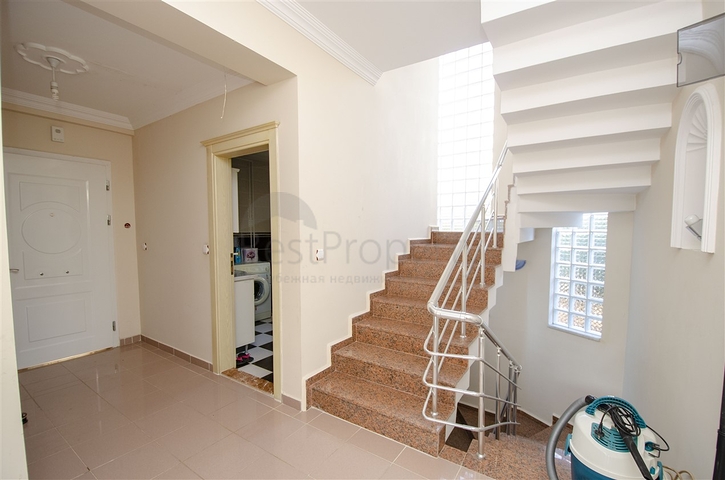 Отдельностоящая вилла 3+1 с мебелью в Гейнюке Кемере 