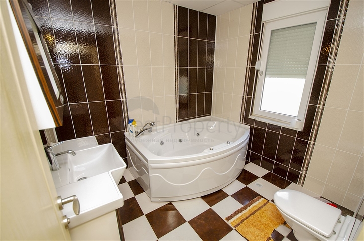 Отдельностоящая вилла 3+1 с мебелью в Гейнюке Кемере 