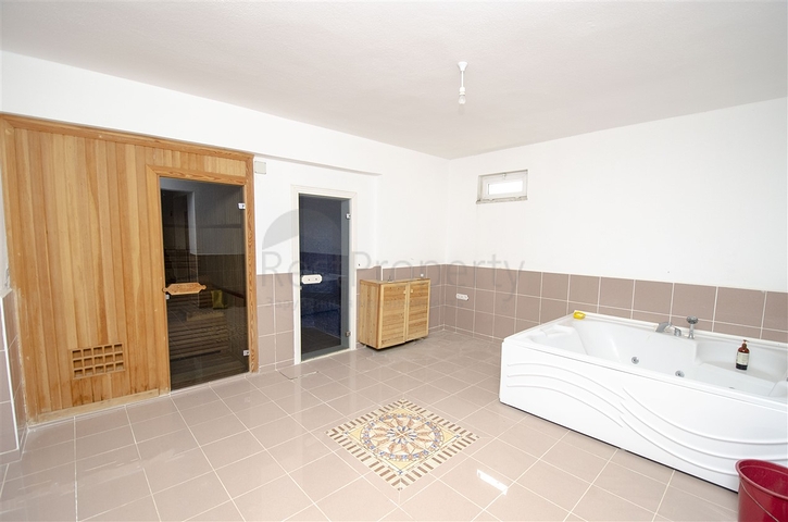 Отдельностоящая вилла 3+1 с мебелью в Гейнюке Кемере 