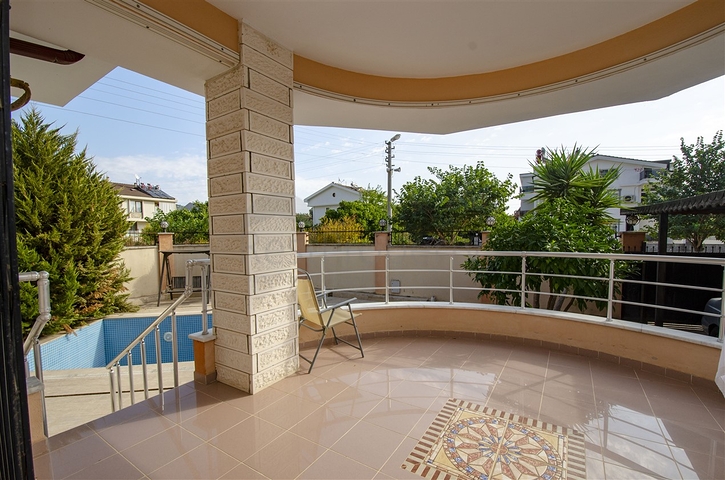 Отдельностоящая вилла 3+1 с мебелью в Гейнюке Кемере 