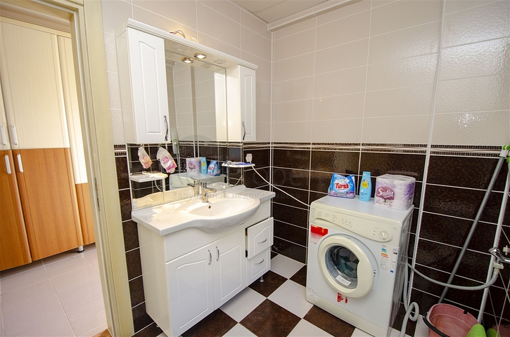 Отдельностоящая вилла 3+1 с мебелью в Гейнюке Кемере 