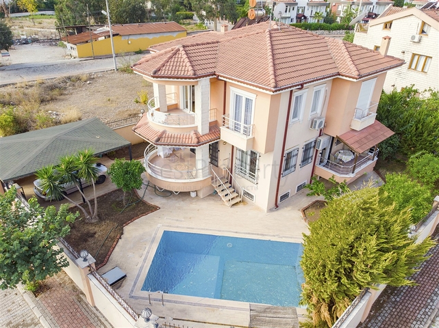 Отдельностоящая вилла 3+1 с мебелью в Гейнюке Кемере 