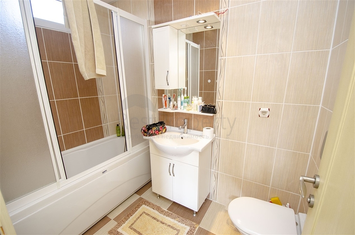 Отдельностоящая вилла 3+1 с мебелью в Гейнюке Кемере 