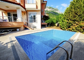 Отдельностоящая вилла 3+1 с мебелью в Гейнюке Кемере 