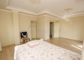 Отдельностоящая вилла 3+1 с мебелью в Гейнюке Кемере 