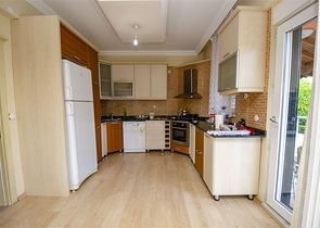 Отдельностоящая вилла 3+1 с мебелью в Гейнюке Кемере 