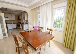 Отдельностоящая вилла 3+1 с мебелью в Гейнюке Кемере 