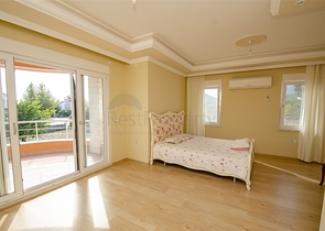 Отдельностоящая вилла 3+1 с мебелью в Гейнюке Кемере 