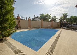 Отдельностоящая вилла 3+1 с мебелью в Гейнюке Кемере 