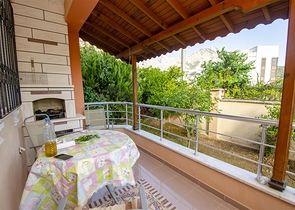 Отдельностоящая вилла 3+1 с мебелью в Гейнюке Кемере 