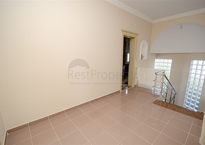 Отдельностоящая вилла 3+1 с мебелью в Гейнюке Кемере 