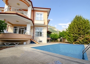 Отдельностоящая вилла 3+1 с мебелью в Гейнюке Кемере 