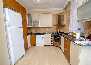 Отдельностоящая вилла 3+1 с мебелью в Гейнюке Кемере 