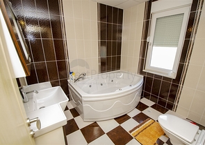 Отдельностоящая вилла 3+1 с мебелью в Гейнюке Кемере 