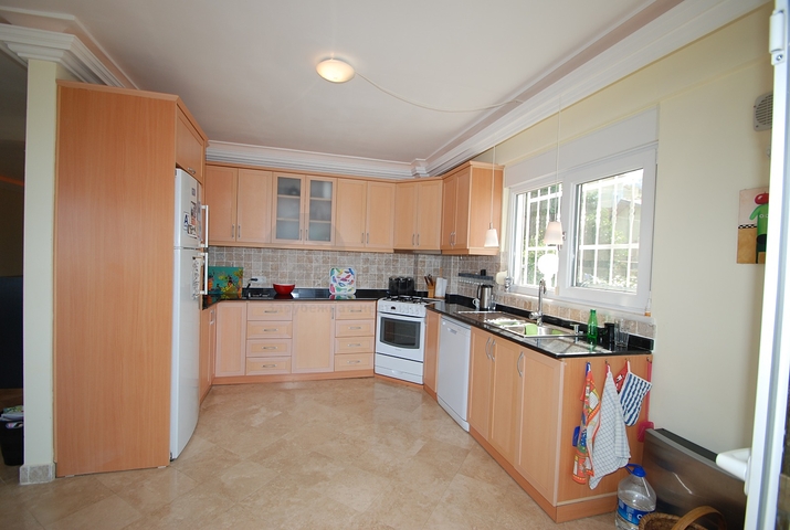 Дуплекс с мебелью и видом на море в Каргыджаке