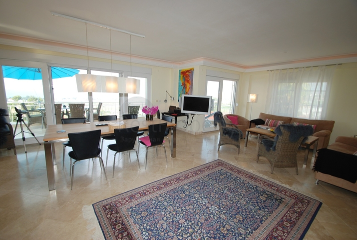 Дуплекс с мебелью и видом на море в Каргыджаке