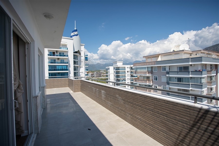 Шикарный пентхаус на первой береговой линии