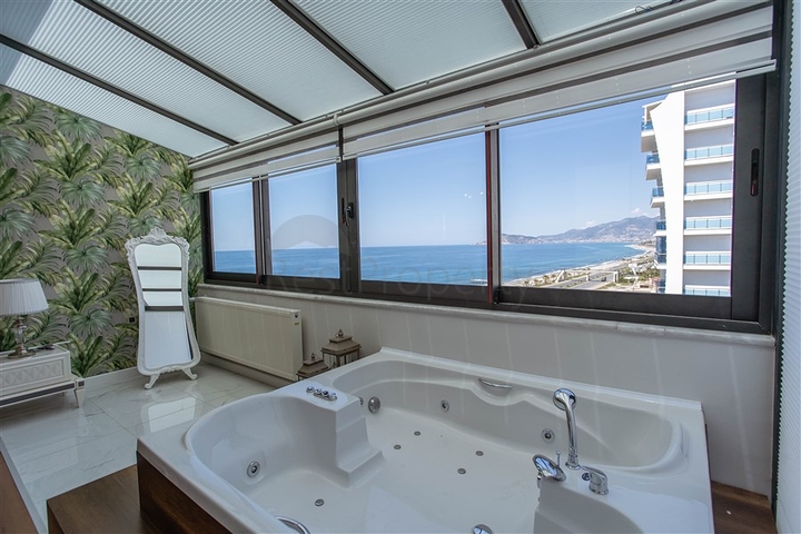 Шикарный пентхаус на первой береговой линии