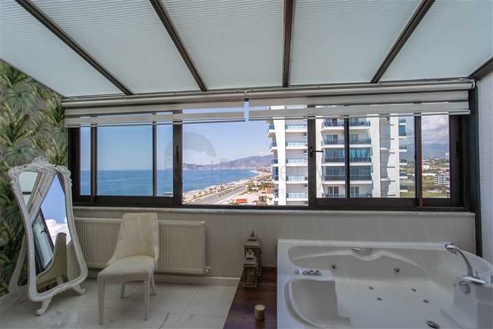 Шикарный пентхаус на первой береговой линии