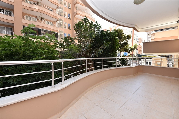 Квартира с мебелью и видом на сад в Махмутларе