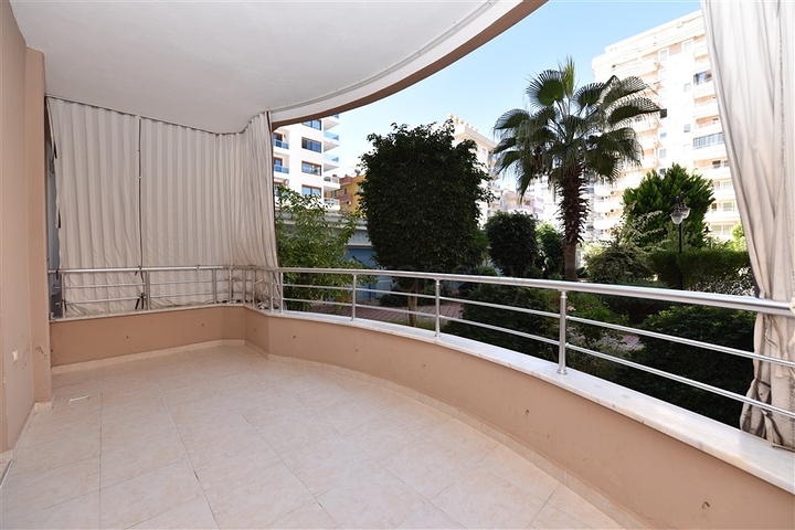 Квартира с мебелью и видом на сад в Махмутларе