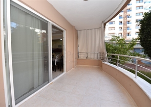 Квартира с мебелью и видом на сад в Махмутларе