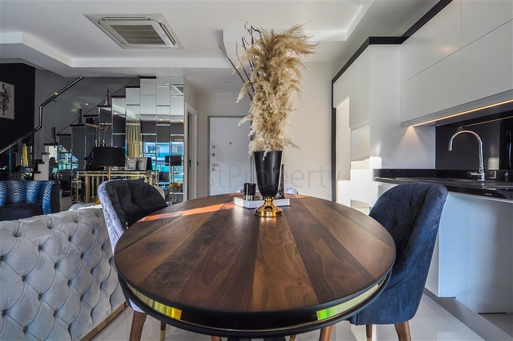 Роскошный пентхаус в 5 минутах ходьбы от моря