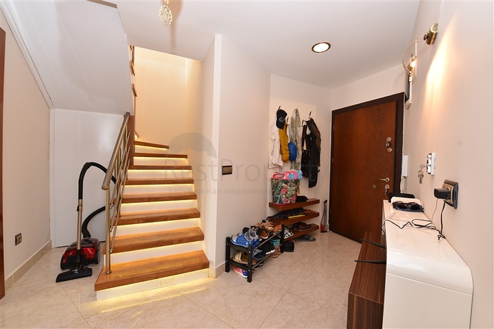 Меблированный пентхаус с тремя спальнями