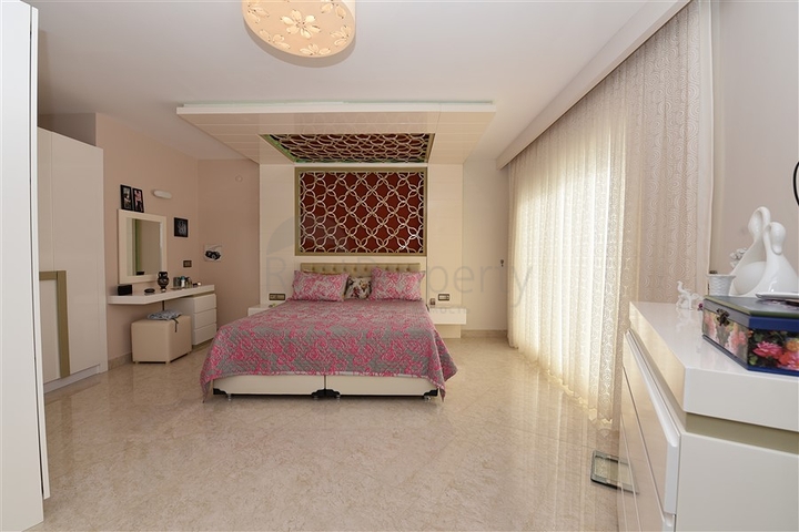 Меблированный пентхаус с тремя спальнями