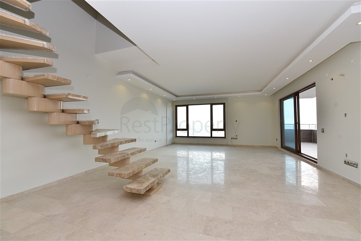 Дуплекс планировки 2+1 с прямым видом на море