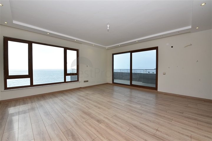 Дуплекс планировки 2+1 с прямым видом на море