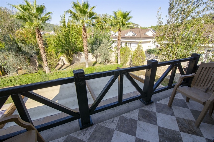 Отдельностоящая вилла 3+1 с мебелью в Асланбуджаке Кемере