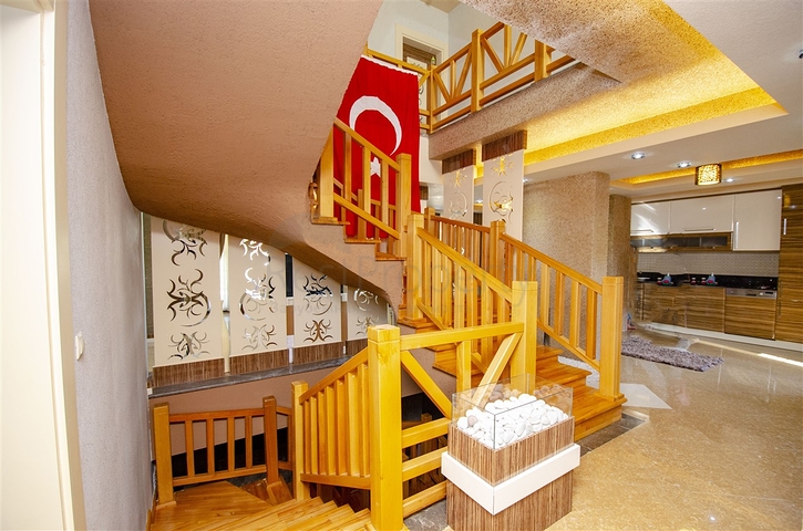 Отдельностоящая вилла 3+1 с мебелью в Асланбуджаке Кемере