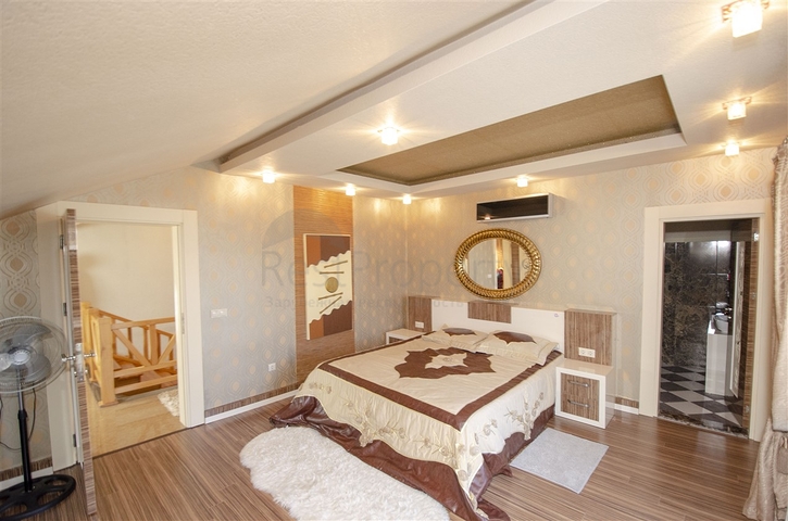 Отдельностоящая вилла 3+1 с мебелью в Асланбуджаке Кемере