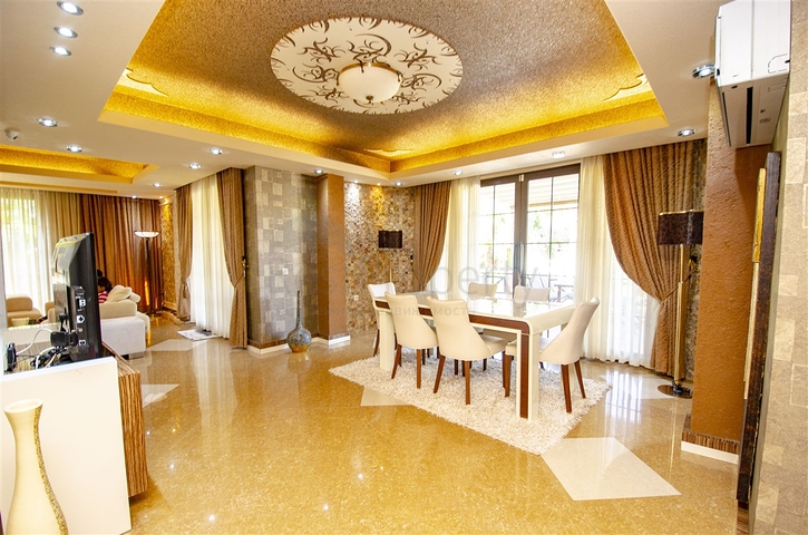 Отдельностоящая вилла 3+1 с мебелью в Асланбуджаке Кемере