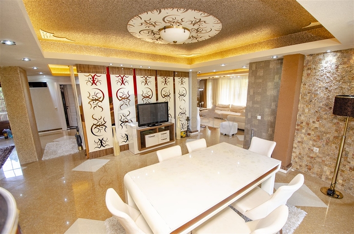 Отдельностоящая вилла 3+1 с мебелью в Асланбуджаке Кемере