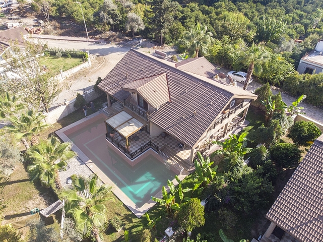 Отдельностоящая вилла 3+1 с мебелью в Асланбуджаке Кемере