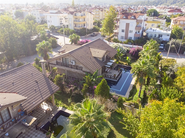 Отдельностоящая вилла 3+1 с мебелью в Асланбуджаке Кемере