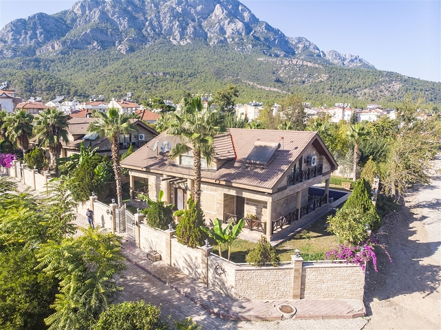 Отдельностоящая вилла 3+1 с мебелью в Асланбуджаке Кемере