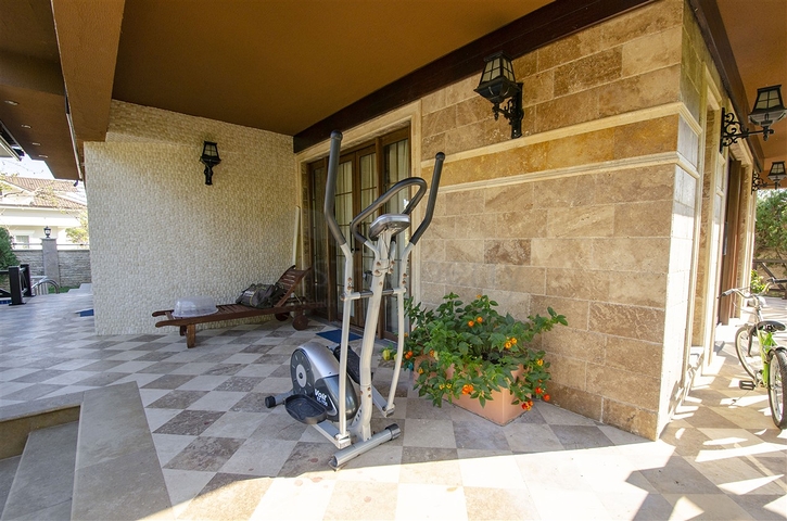 Отдельностоящая вилла 3+1 с мебелью в Асланбуджаке Кемере